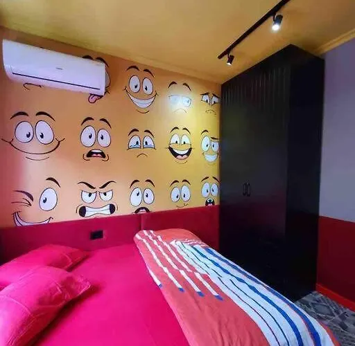 Emoji House * ティラナ