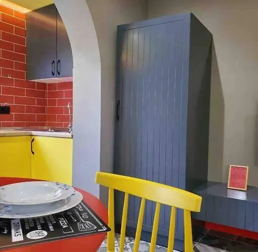 アパート Emoji House